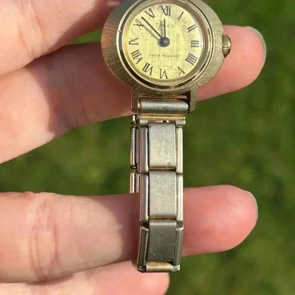 TIMEX vintage woman gold wristband watch size  6 inches - Picture 5 of 8